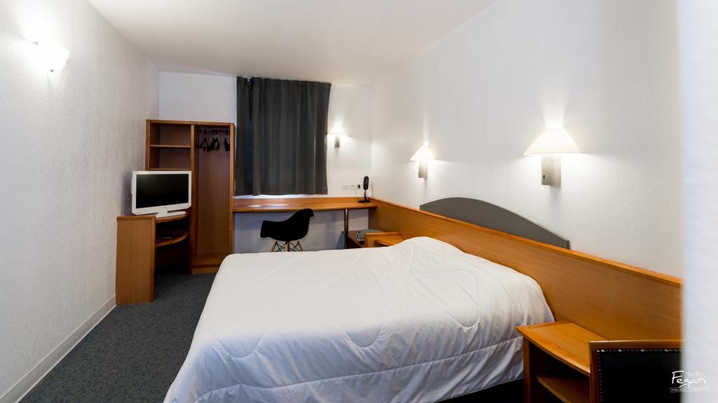 Hotel First Rodez Quarto foto
